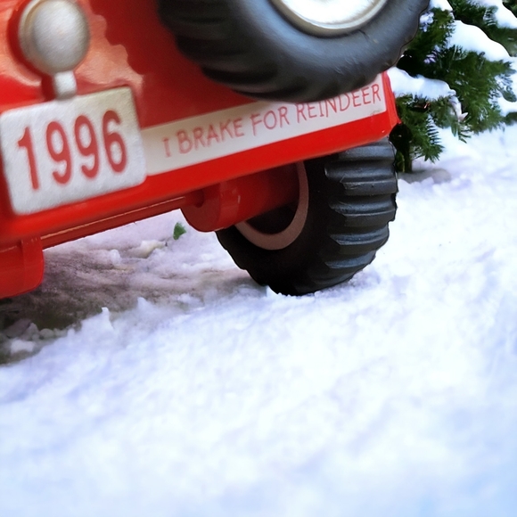 IOB HALLMARK SIGNED KEEPSAKE 1996 SANTA'S 4X4 RED JEEP HERE COMES SANTA ORNAMENT - Picture 4 of 15